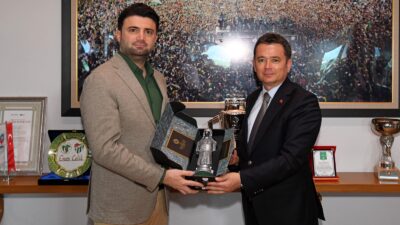 Bursaspor Başkanı Enes Çelik’e tebrik ziyaretinde bulunan Erkan Aydın, yeni