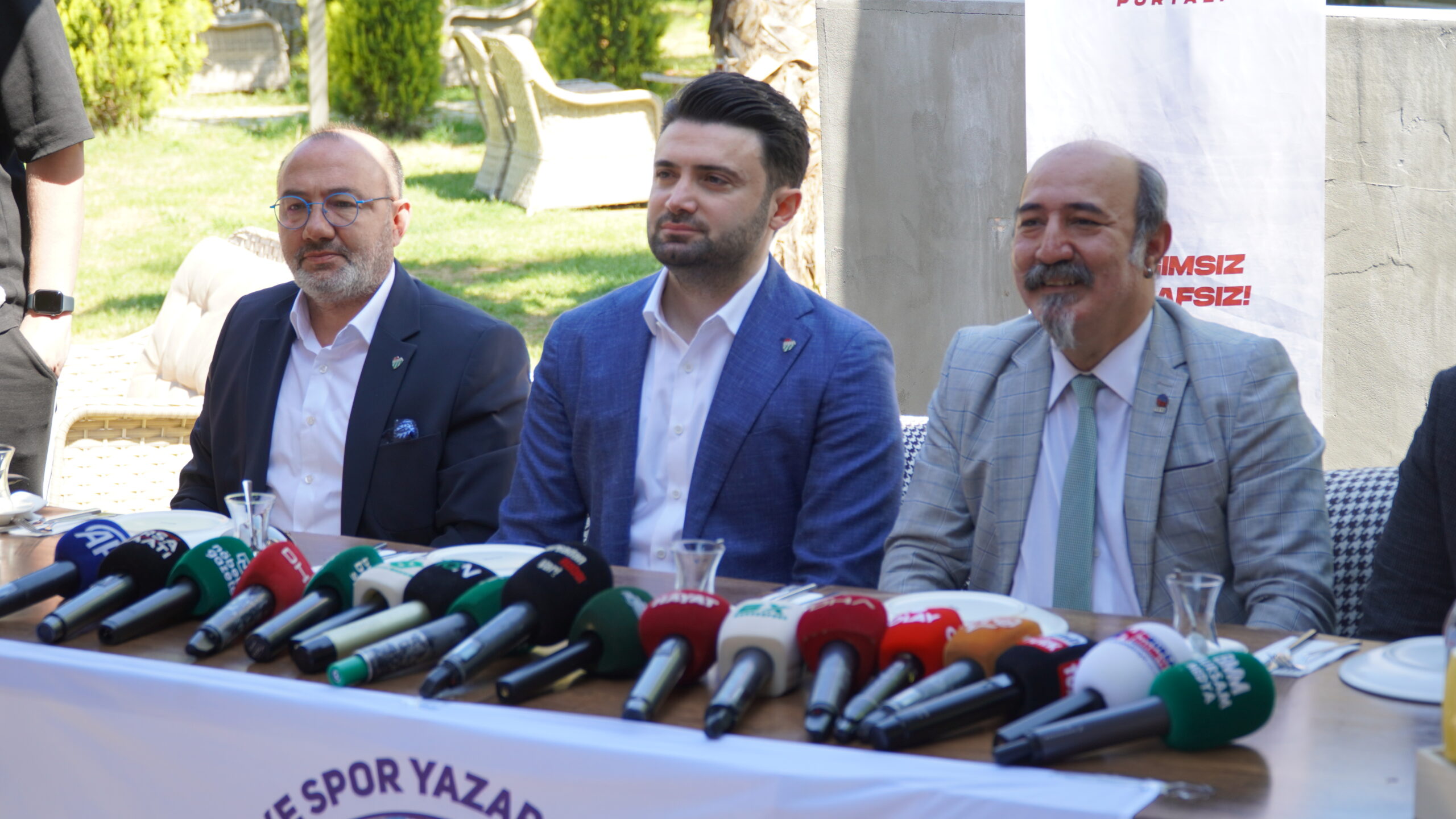 Bursaspor Başkanı Enes Çelik, yeni sezon öncesi transfer çalışmalarını açıkladı.