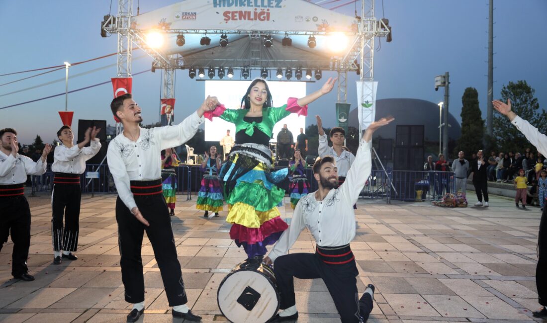Osmangazi Belediyesi’nin düzenlediği Hıdırellez Şenliği’nde binlerce vatandaş Kamberler Parkı’nda bir