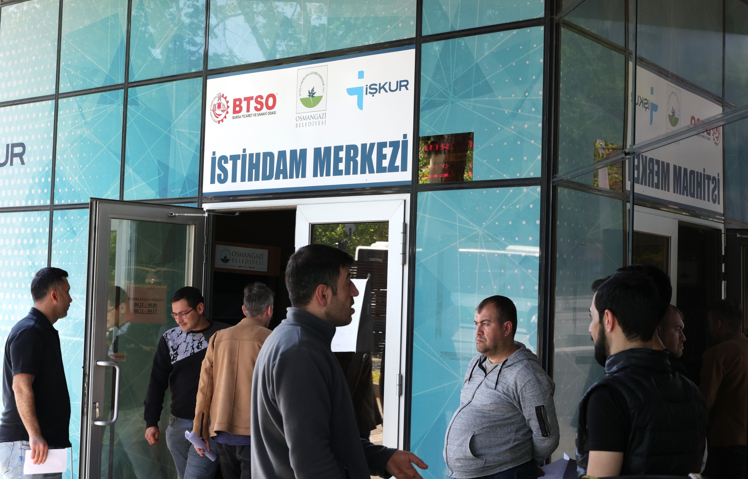 Osmangazi’de düzenlenen istihdam buluşmalarında 35 kişi iş sahibi oldu, iş