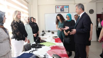 Osmangazi Belediyesi’nin OSMEK kursiyerleri tarafından hazırlanan yıl sonu sergisi Hüdavendigar