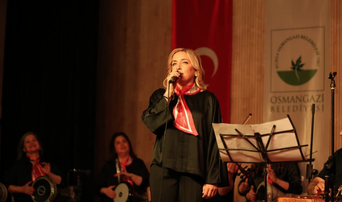 Osmangazi’de sahne alan kadın ritim topluluğu, performansıyla izleyenlere unutulmaz bir