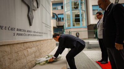 Osmangazi Belediye Başkanı Erkan Aydın, Bosna-Hersek’in başkenti Saraybosna’da şehitlik törenine