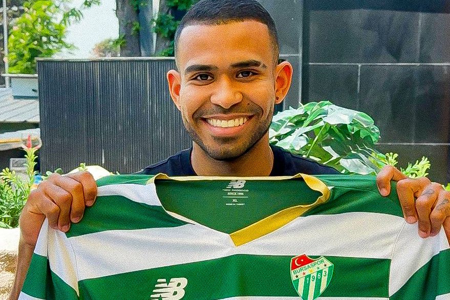 Bursaspor, 1. Lig’deki ilk transferini Kolombiyalı orta saha oyuncusu Juergen