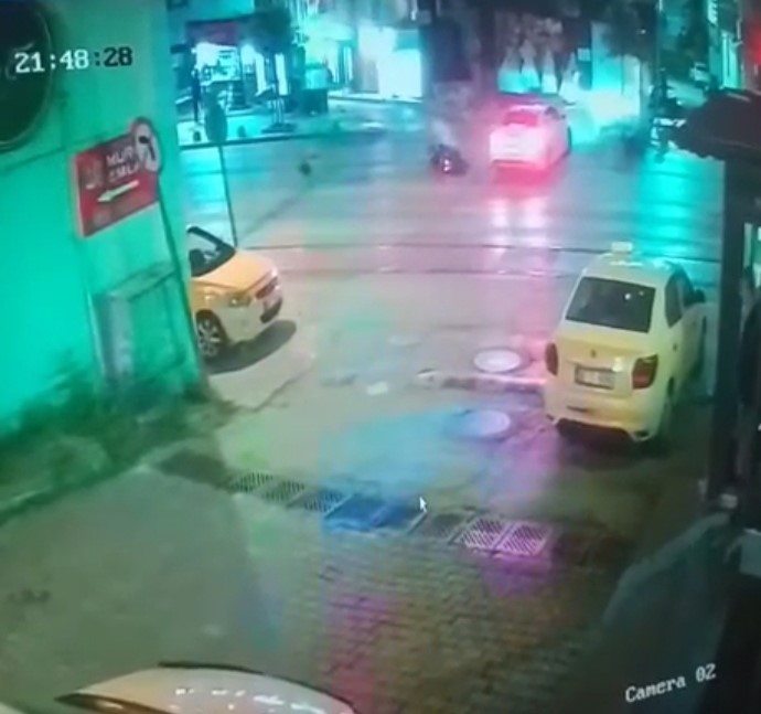 Bursa'nın Osmangazi ilçesinde otomobil ile motosikletin çarpıştığı kazada 1 kişi