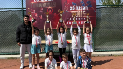 Osmangazi Belediyespor’un genç tenisçileri, 23 Nisan Kupası’nda elde ettikleri derecelerle