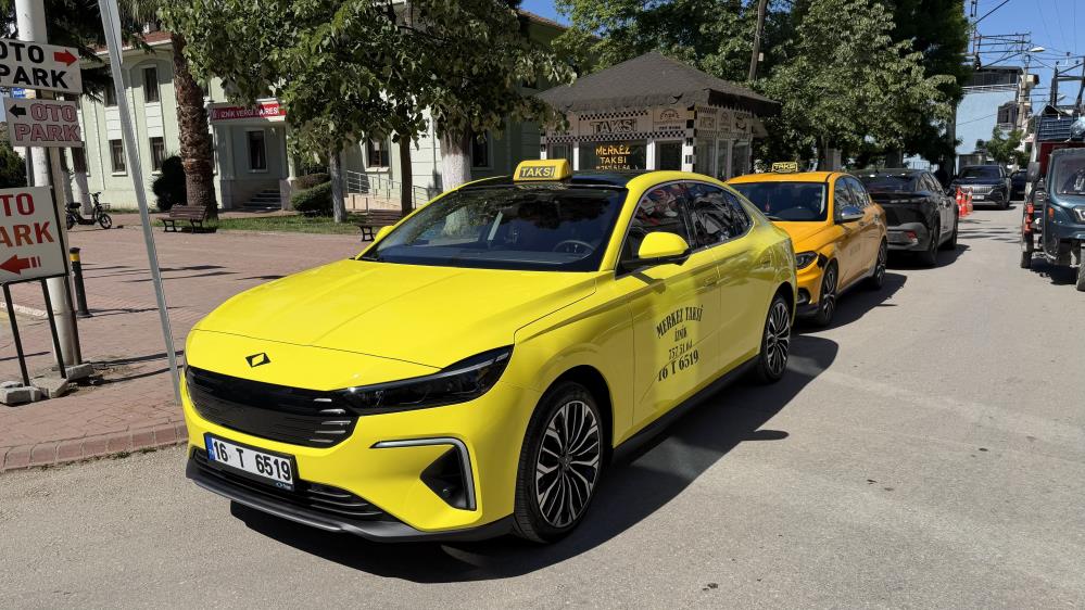 Bursa'nın İznik ilçesinde dedesinin hediye ettiği Togg'un yeni fastback modeli