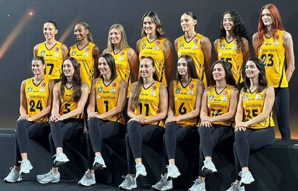CEV Şampiyonlar Ligi finalinde VakıfBank, Eczacıbaşı Dynavit'i 3-1 mağlup etti