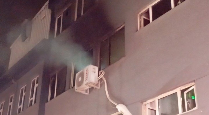 Bursa'nın Osmangazi ilçesinde bulunan bir tekstil atölyesinde çıkan yangın, itfaiye