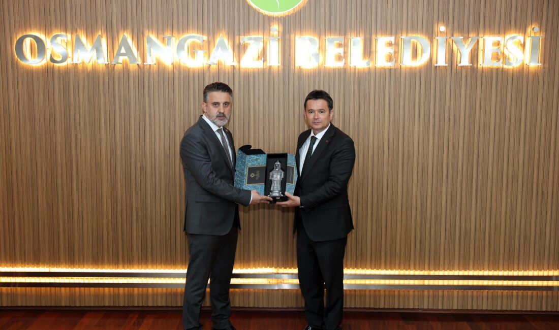 Osmangazi Belediye Başkanı Erkan Aydın ile Bursa Büyükşehir Belediyesi Başkan
