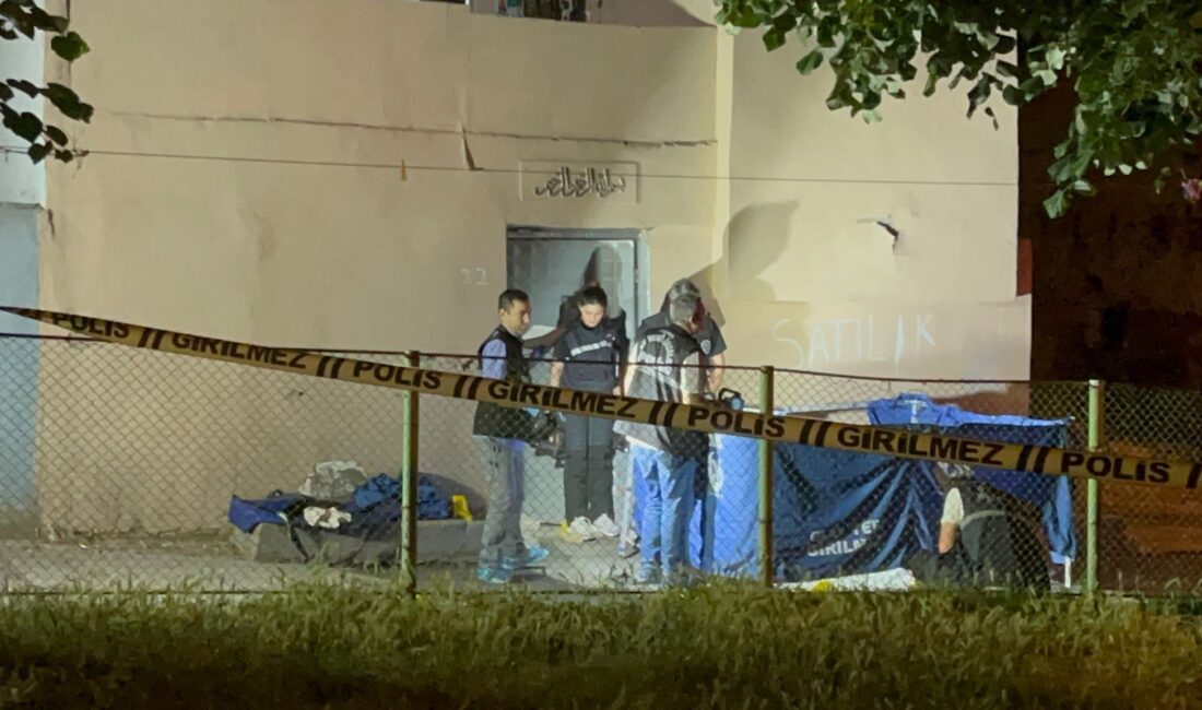 Bursa'nın Yıldırım ilçesinde gece saatlerinde çıkan tartışma silahlı kavgaya dönüştü.