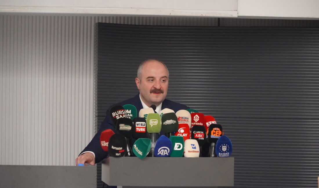 AK Parti Bursa Milletvekili Mustafa Varank, Bursaspor’un sadece bir futbol