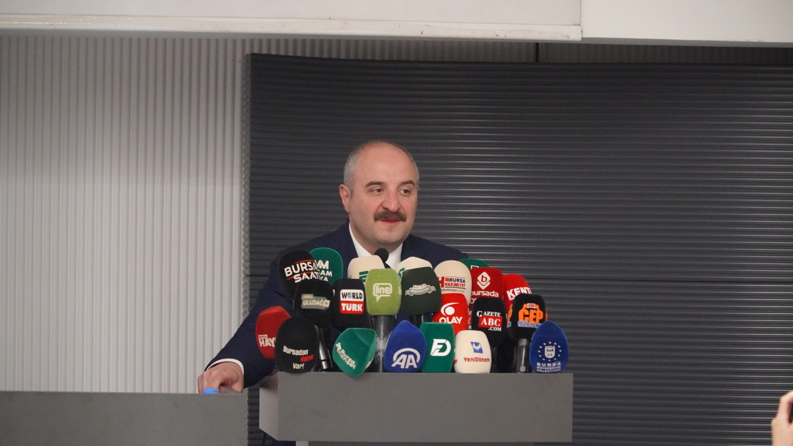 AK Parti Bursa Milletvekili Mustafa Varank, Bursaspor’un sadece bir futbol