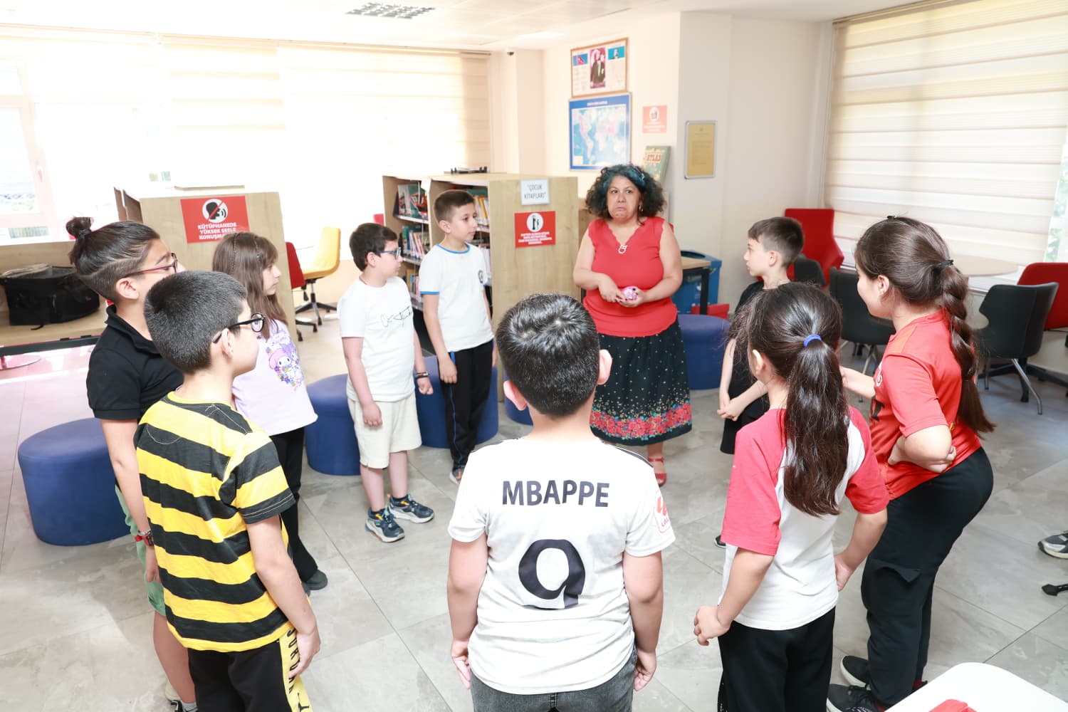 Osmangazi Belediyesi’nin Küçük Yazarlar Atölyesi’nde çocuklar hem yazarlığın inceliklerini öğreniyor