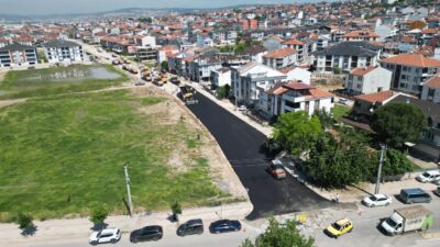 Bursa Büyükşehir Belediyesi, İnegöl’de altyapısı tamamlanan Bülbül Caddesi’nde asfalt çalışmalarını