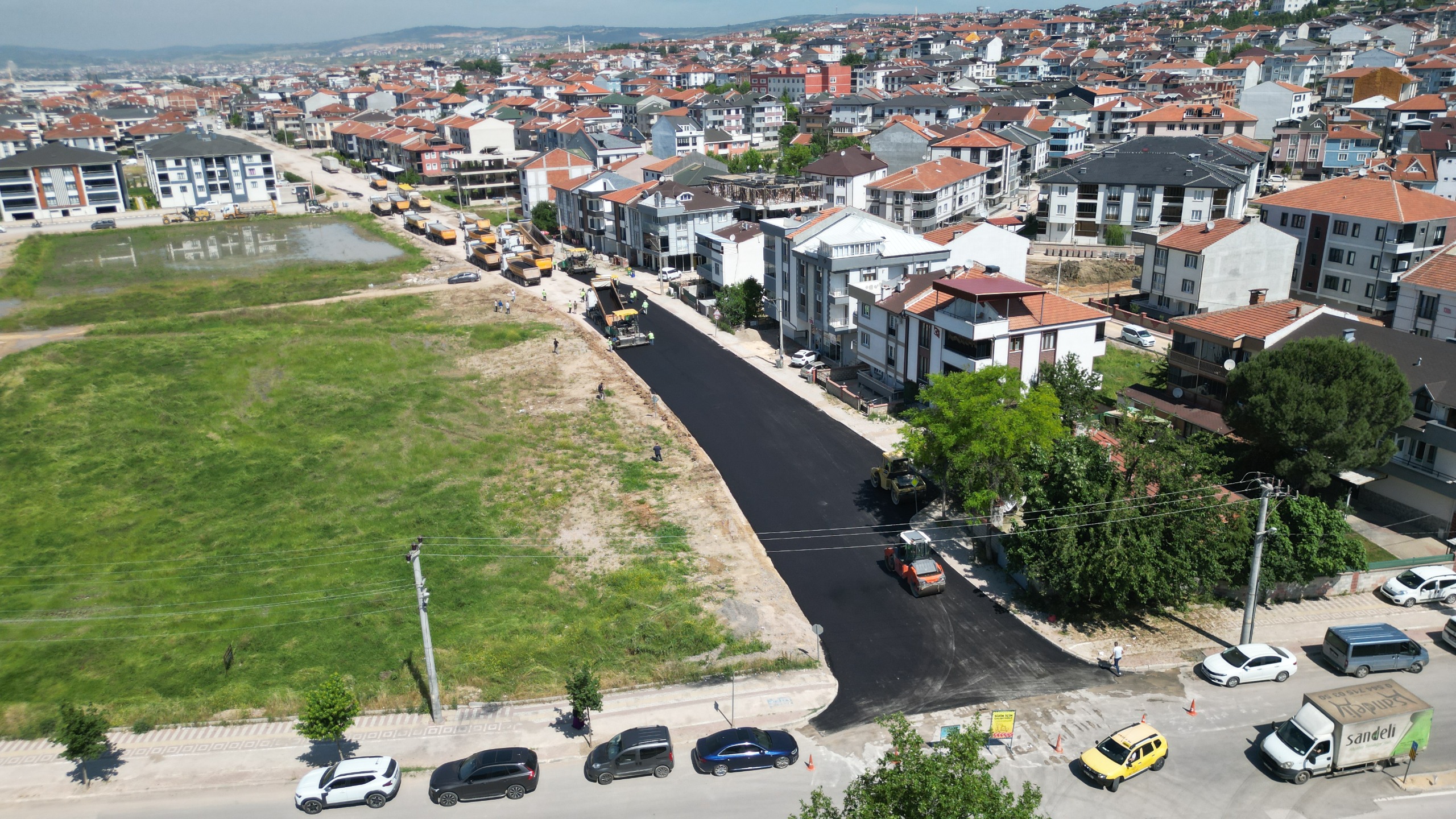 Bursa Büyükşehir Belediyesi, İnegöl’de altyapısı tamamlanan Bülbül Caddesi’nde asfalt çalışmalarını
